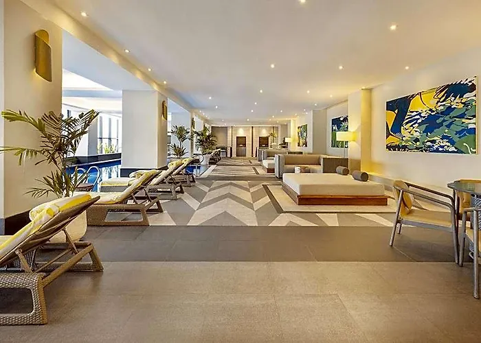 Summit Galleria 3*