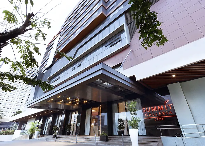 Summit Galleria Hotel 3*