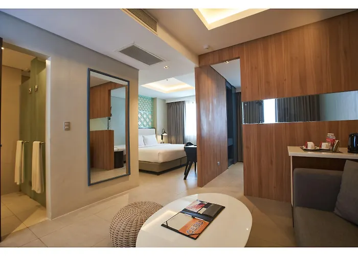 Summit Galleria 3*