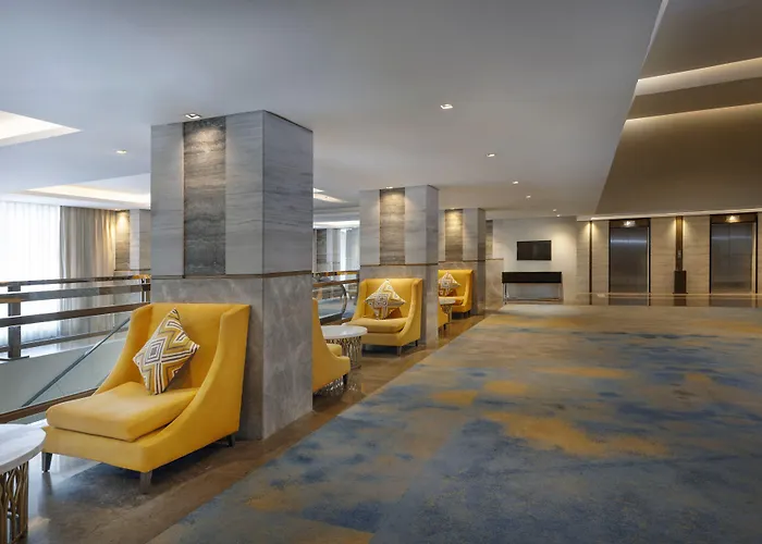 Summit Galleria 3*