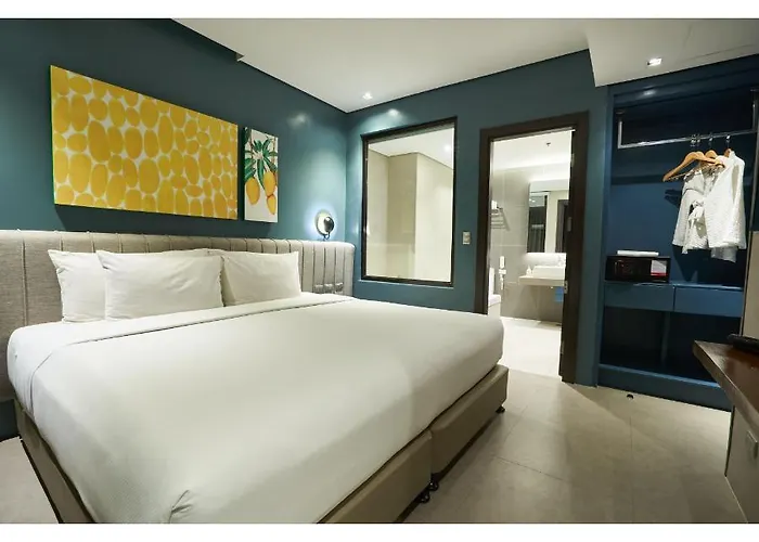 Summit Galleria 3*