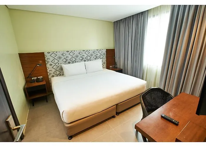 Summit Galleria 3*